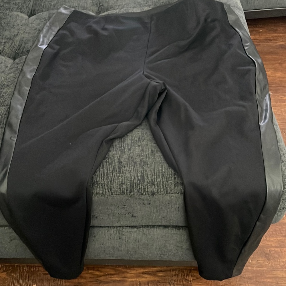 Tregging  pants with Leather on the side